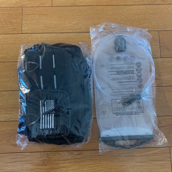 Chest Bag For Men With Accordion Structure, Multiple Pockets With Water Bag, New - Picture 12 of 14